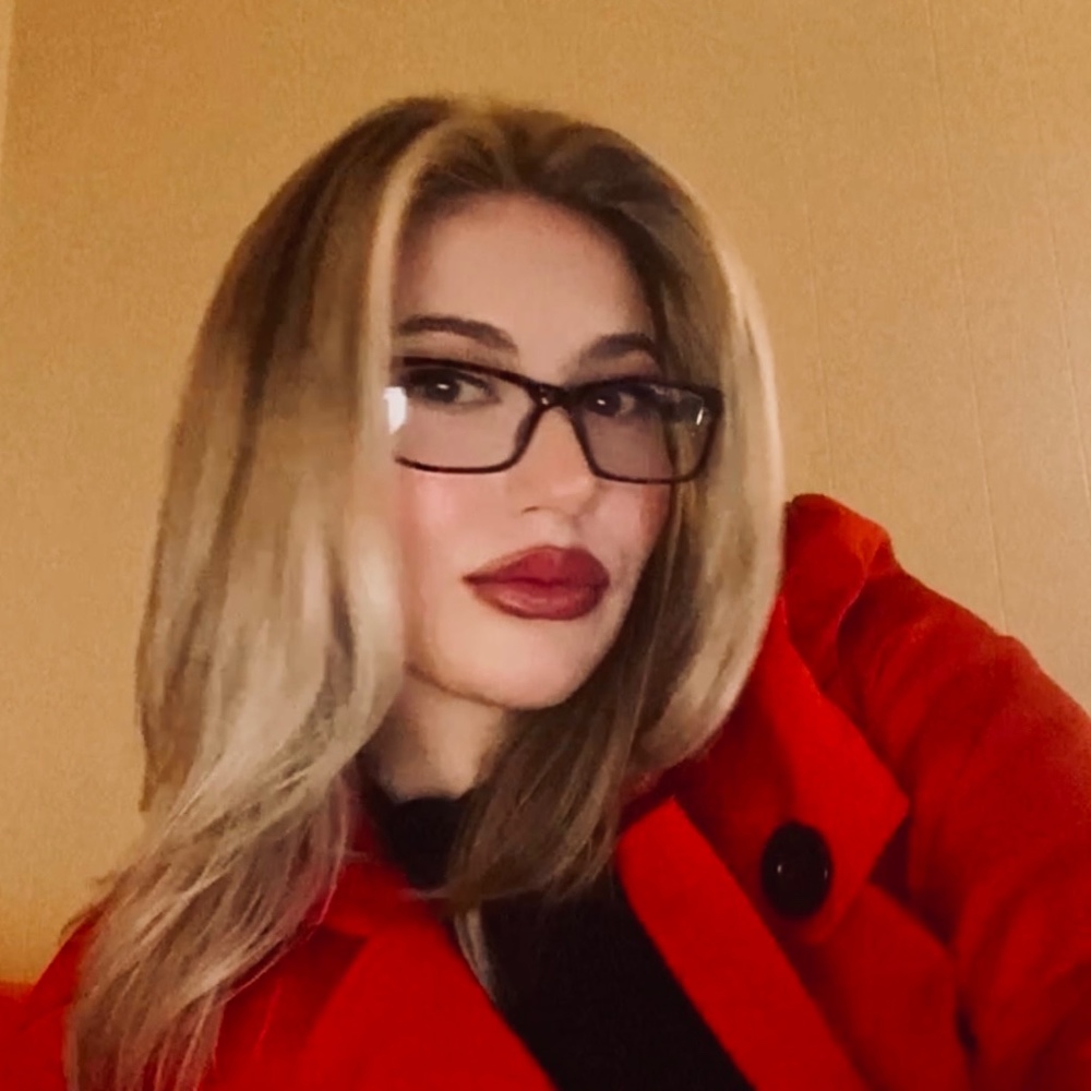 Meet your Posher, Selena